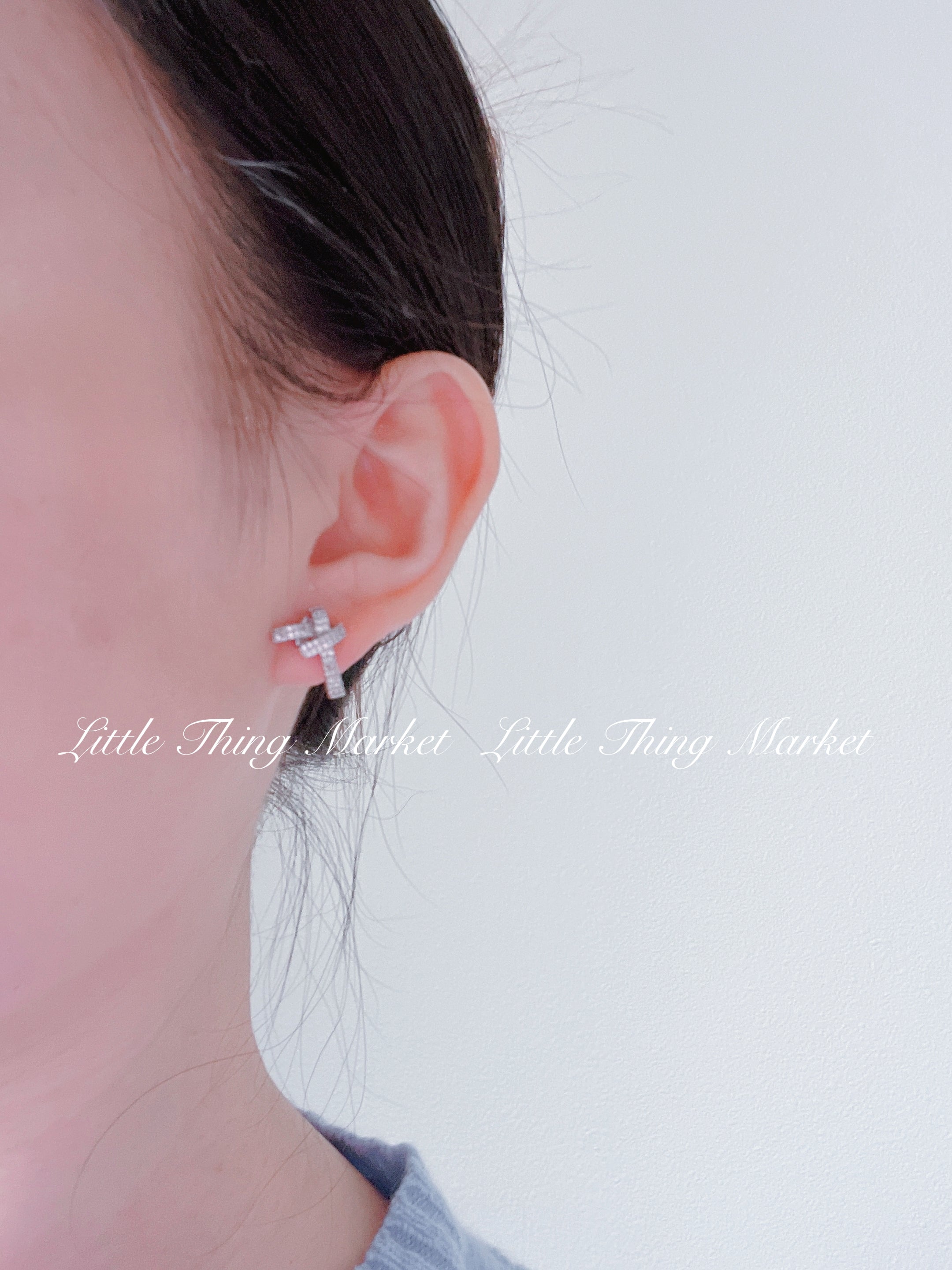 Zircon Tie Silver Ear Studs/ Pair