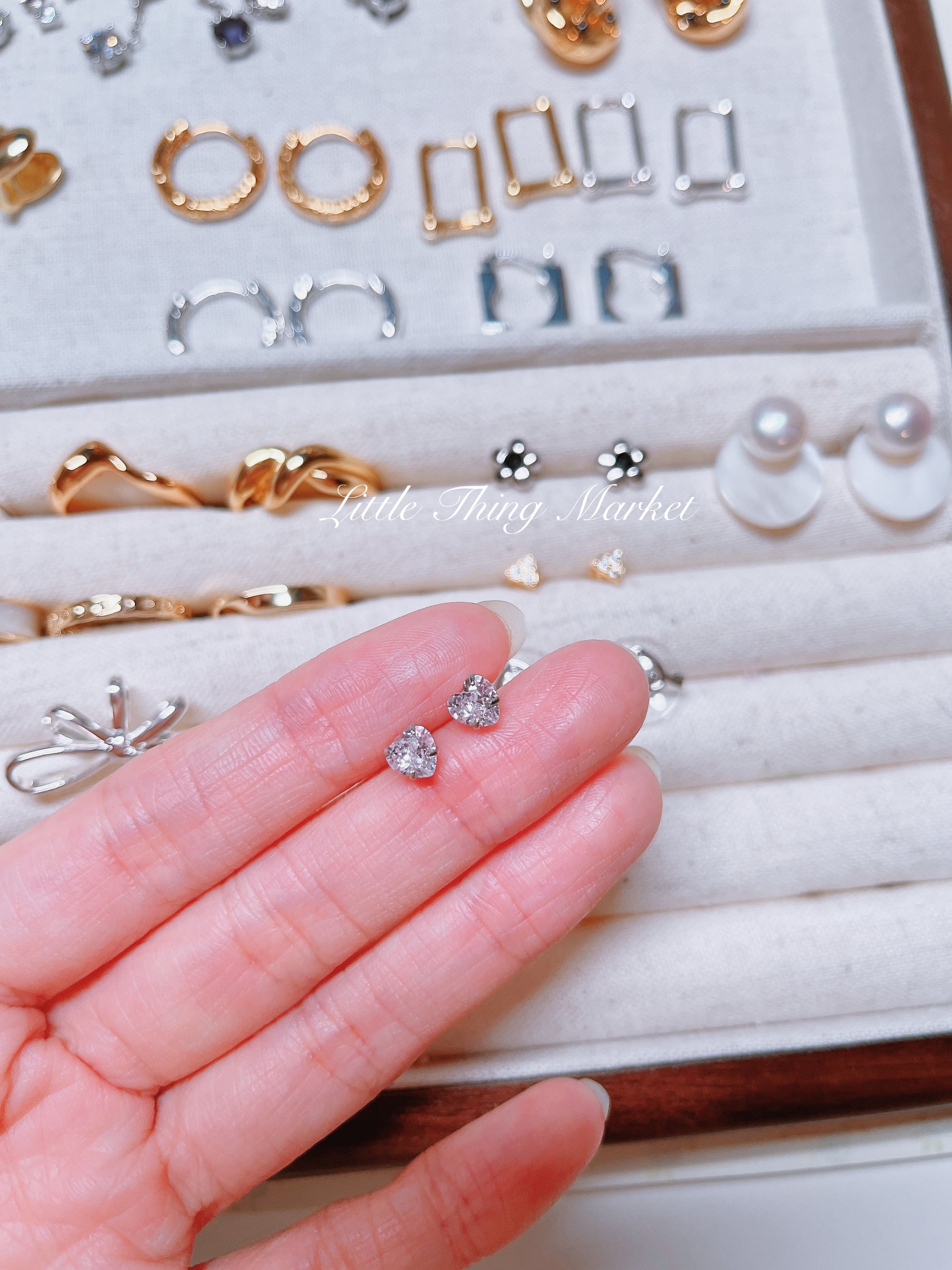 Naked Zircon Love Ear Studs/ Pair