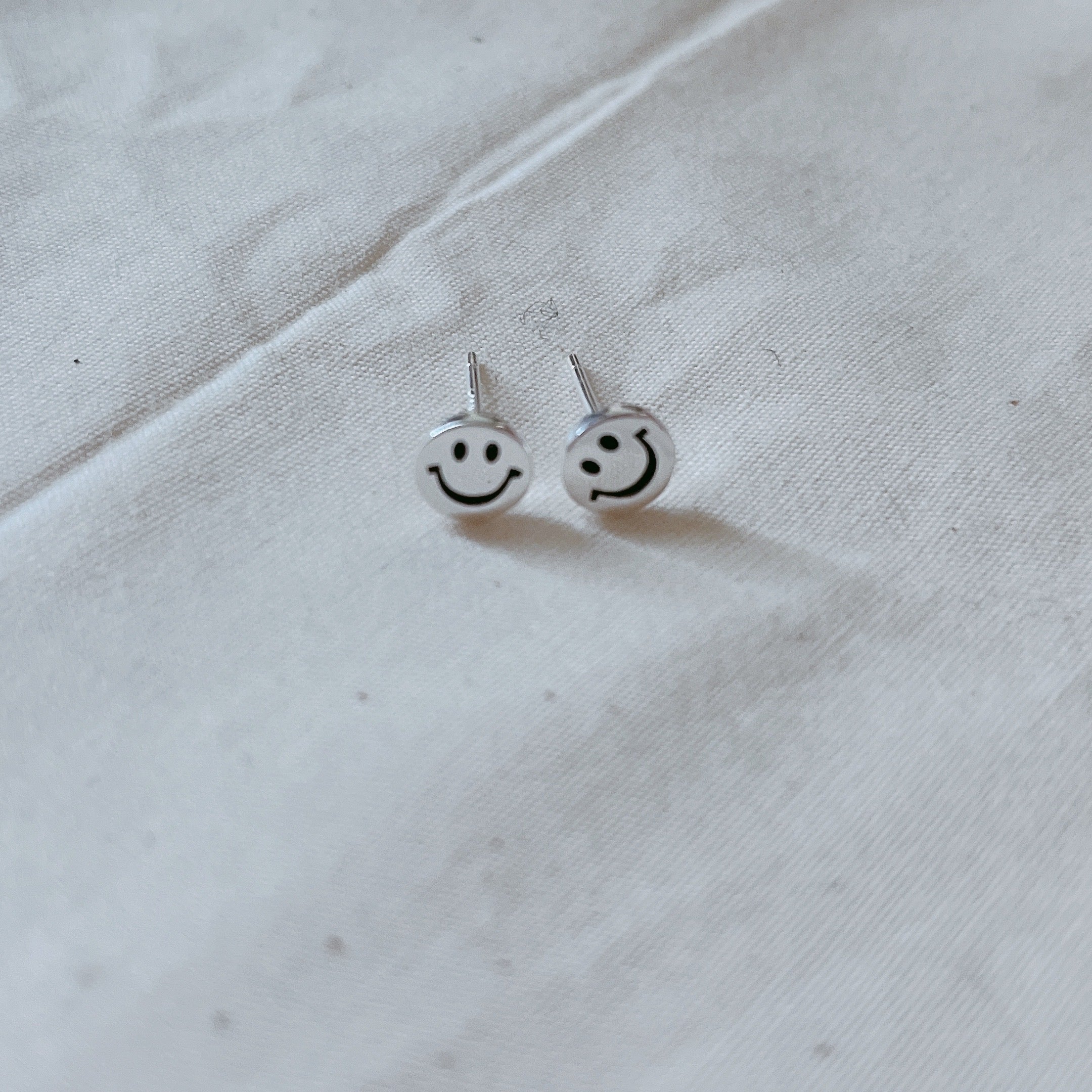 S925 Silver Smiley Face Ear Studs/ Pair