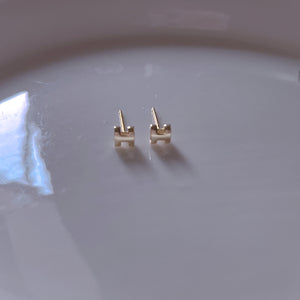 H letter S925 Ear stud/ Pair