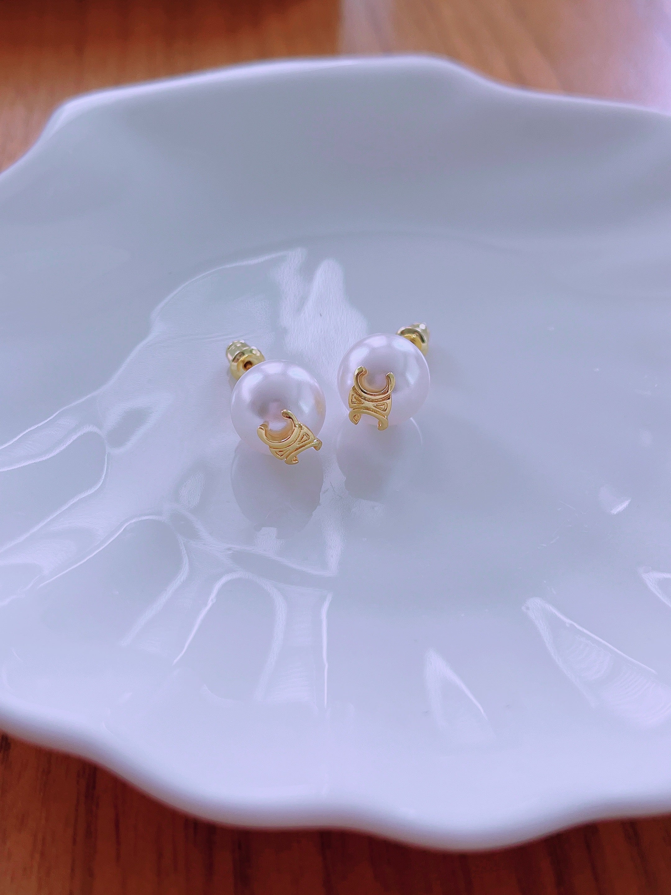 Pearl CE Ear Studs/ Pair