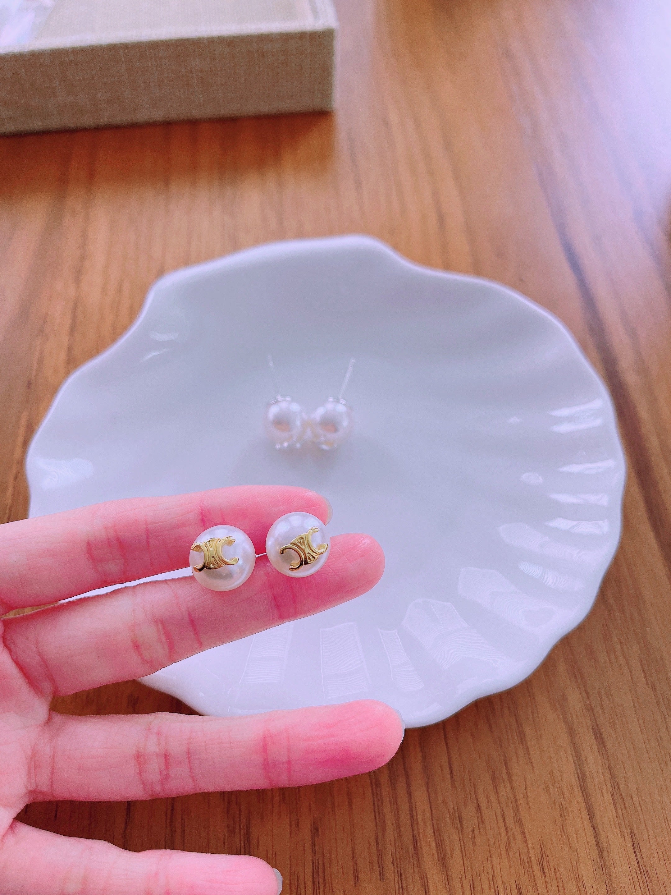 Pearl CE Ear Studs/ Pair