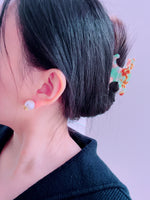 Load image into Gallery viewer, Pearl CE Ear Studs/ Pair
