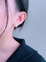 Load image into Gallery viewer, Pearl CE Ear Studs/ Pair
