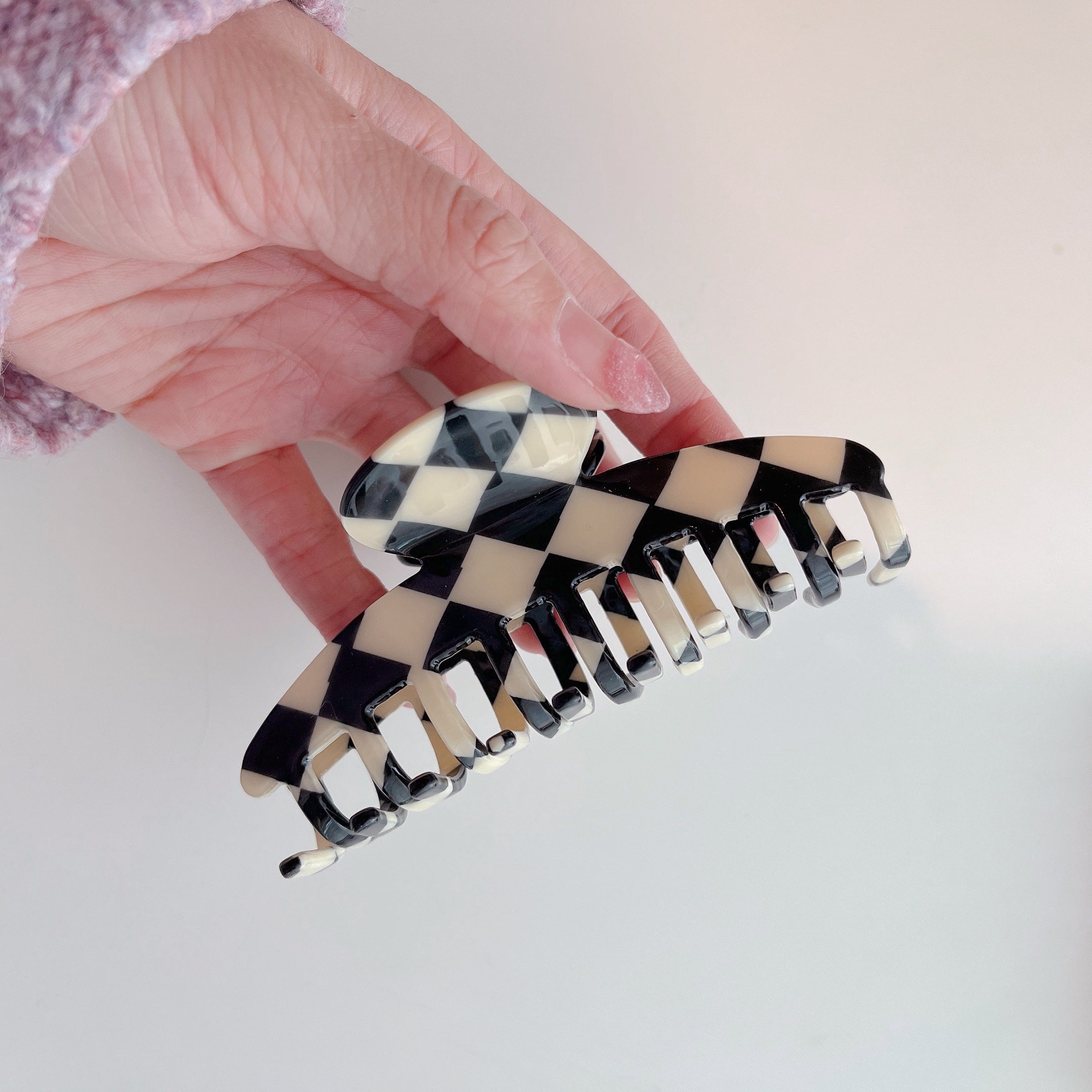 Chess Board Hair Claws