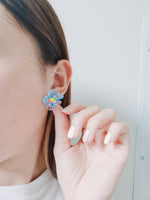 Load image into Gallery viewer, Color Flower Core Earring/ Pair
